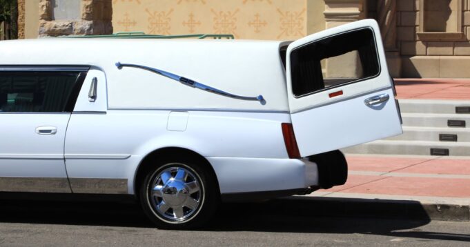 El propietario de la casa funeraria culpable de dejar a Corpse en el coche fúnebre durante meses últimas noticias
