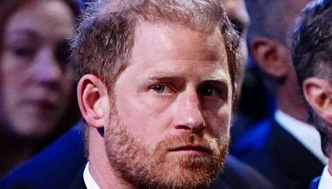 Rey Charles Cansado de las travesuras del Príncipe Harrys