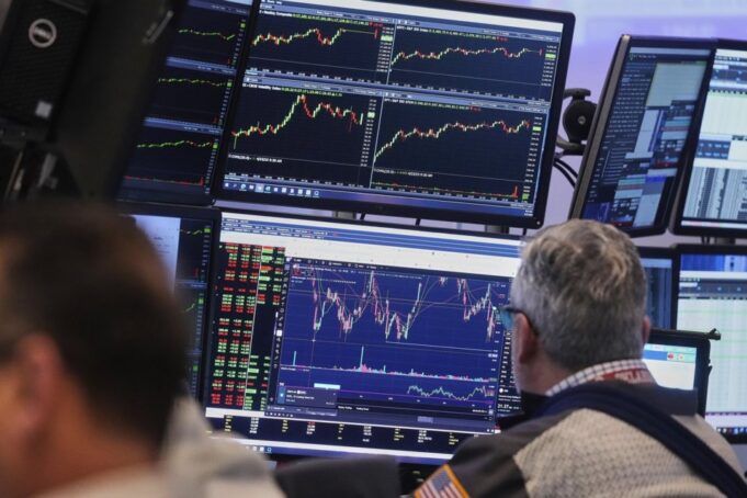 S&P/TSX compuesto pulgadas hacia abajo, mientras que los mercados estadounidenses ven ganancias
