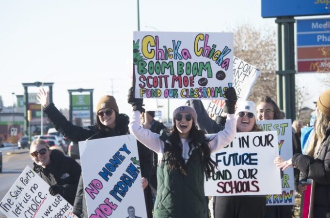 Saskatchewan teachers, province end lengthy stalemate by signing new contract
