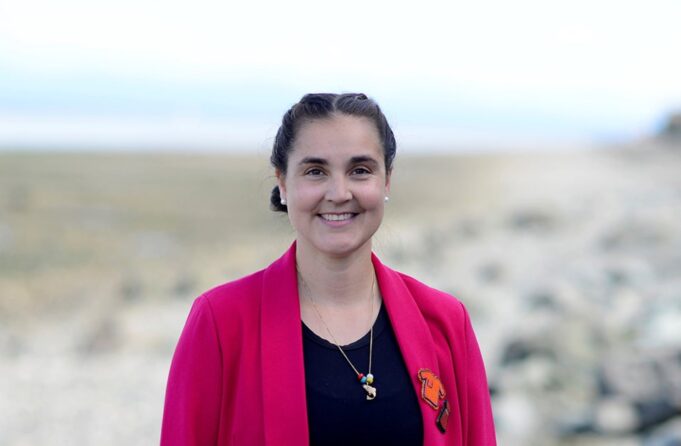 Tanille Johnston en Qathet esta semana; inmutado por las encuestas nacionales
