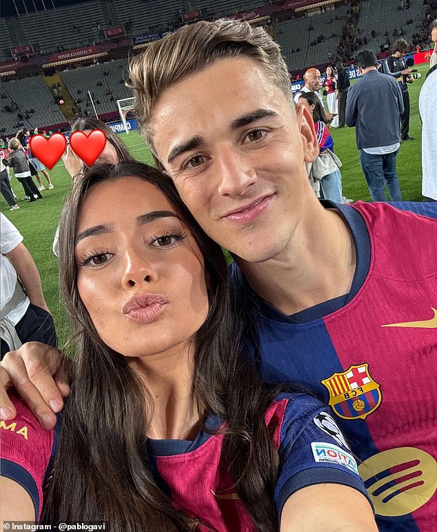 La estrella de Barcelona, ​​Gavi y su novia, Ana Pelayo, disfrutaron de las celebraciones del título de Laliga del club
