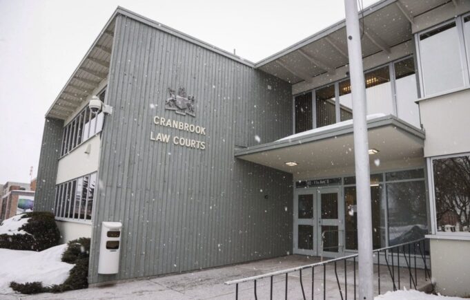 BC Crown Counsel Group presenta una queja de carga de trabajo, dice la escasez de personal lento justicia

