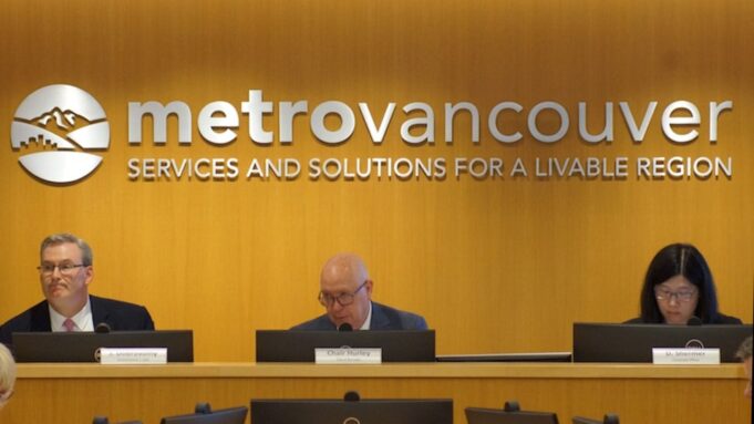 El informe defiende los salarios de la junta de Metro Vancouver, las llamadas para los miembros designados
