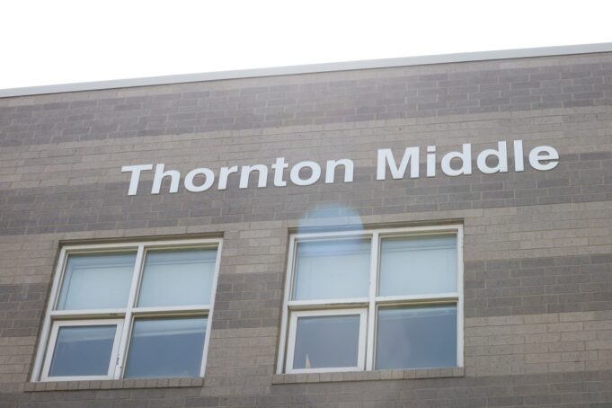 Intento de secuestro cerca de la escuela secundaria Thornton conduce a un arresto
