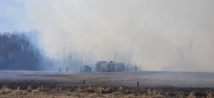 Las casas parecen estar seguras a medida que las tripulaciones de bomberos continúan luchando contra los incendios forestales en RM de Garden River
